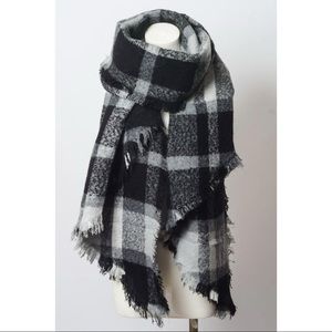 Chunky Plaid Scarf - Black/Grey